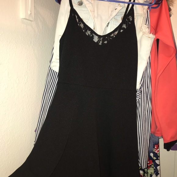 Dresses - Picture 3 of 5